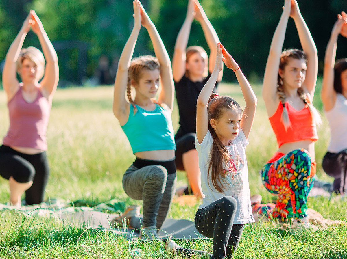 kids-doing-yoga-outside