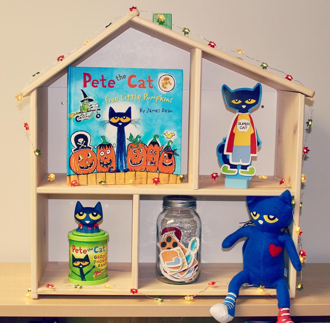 IKEA hack dollhouse turned into book display