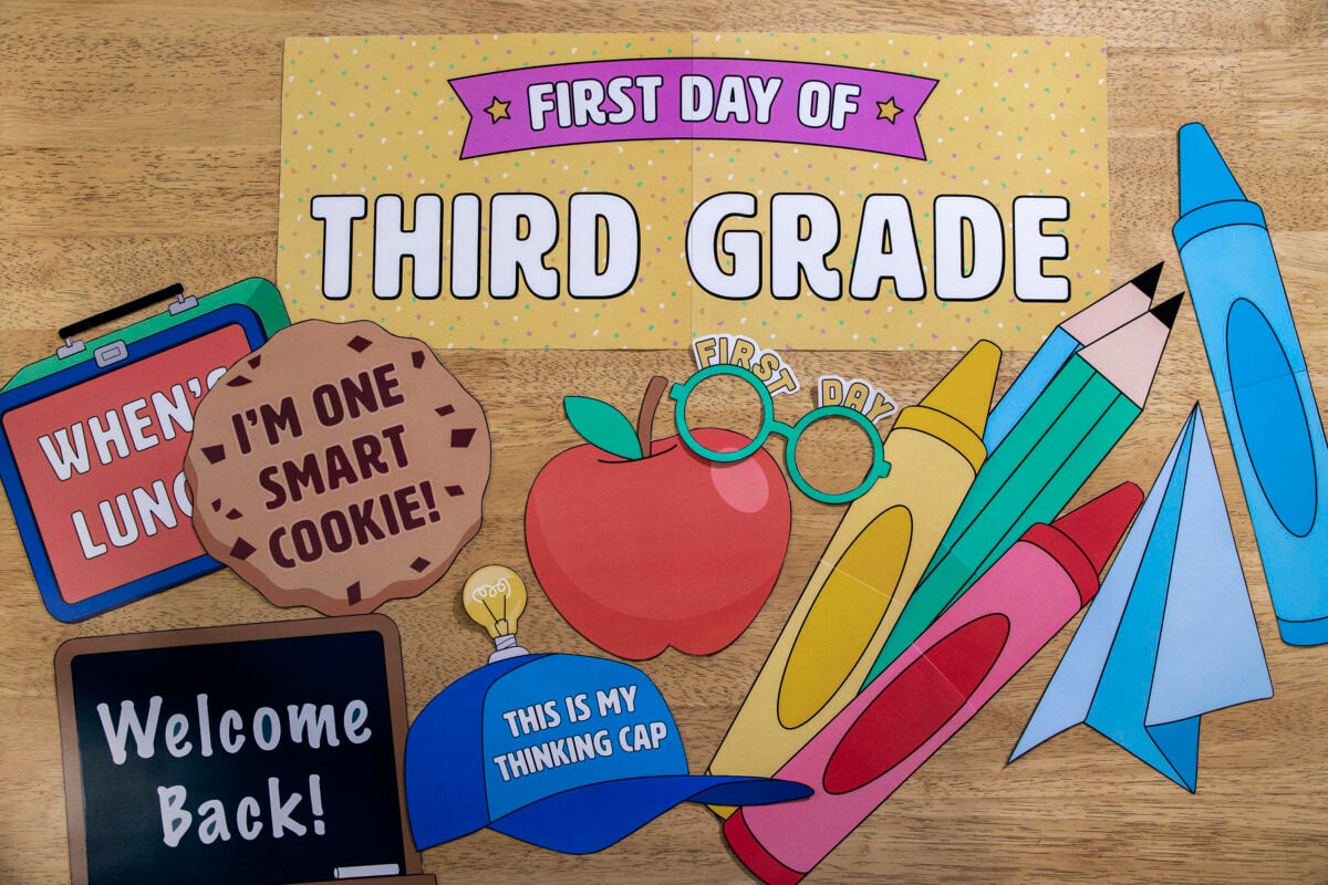 first-day-of-school-photo-booth-props-teach-starter